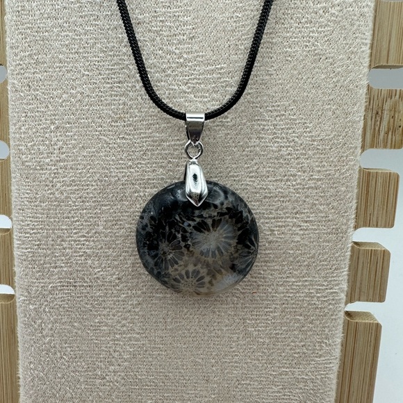 Round Coral Fossil Jade Pendant Necklace - Picture 1 of 11